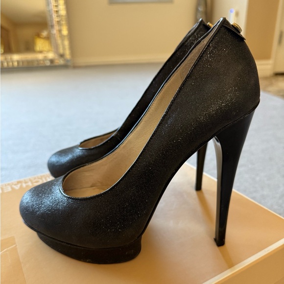 Michael Kors Black Gideon Pump - Picture 6 of 8